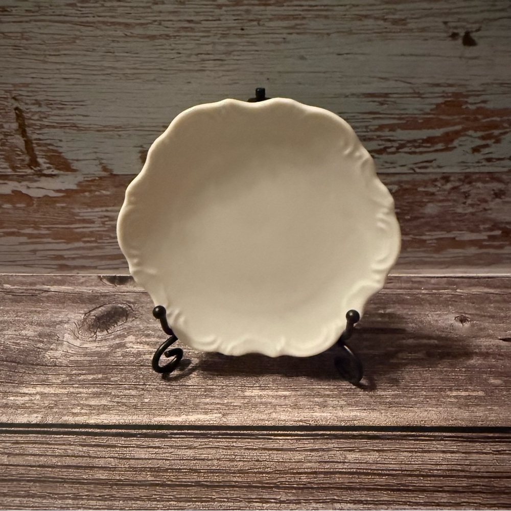 Vintage scalloped butter pat